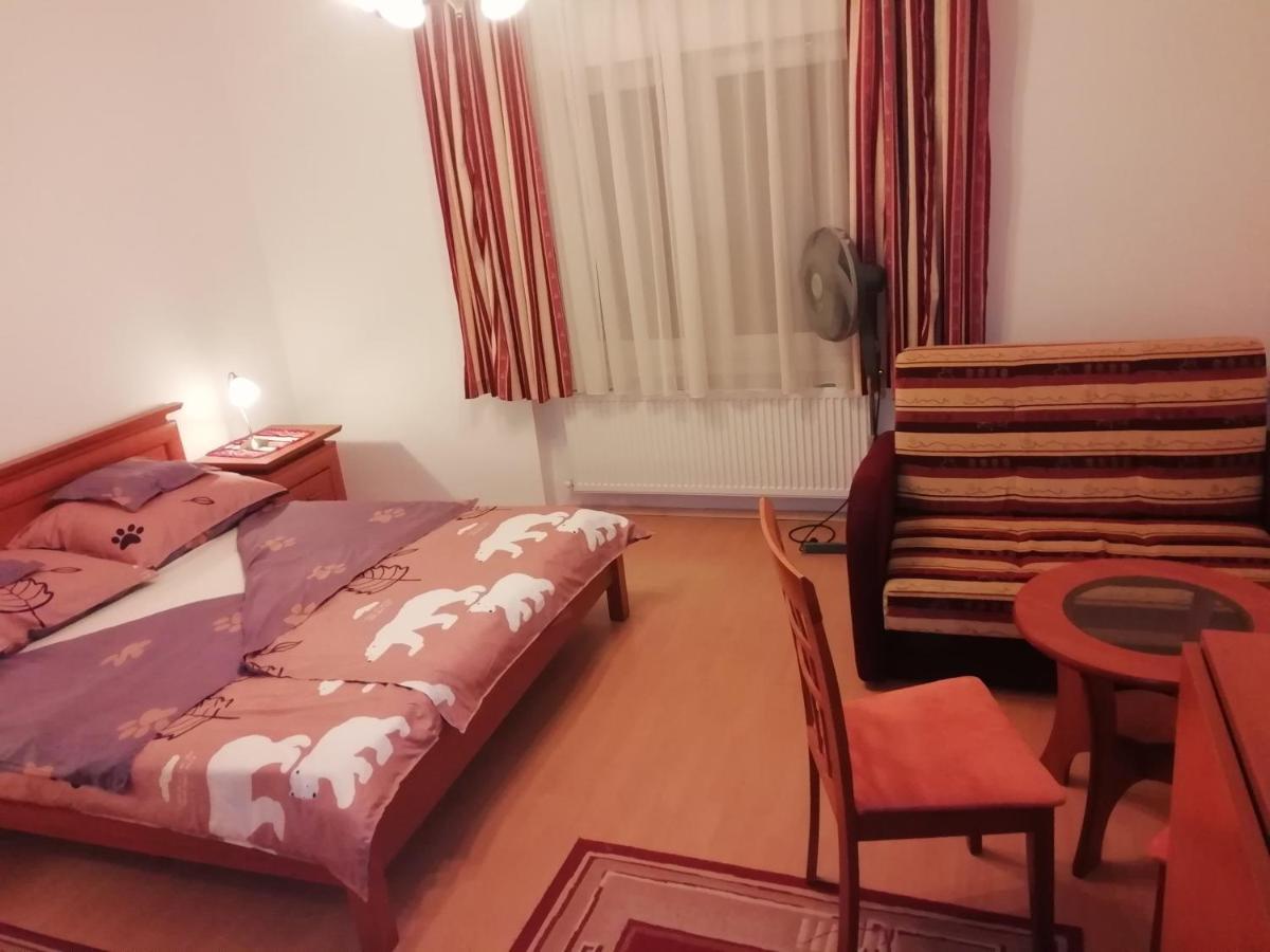 فندق Asta La Vista Vendeghaz ميسكولك المظهر الخارجي الصورة